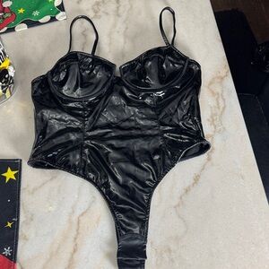 Fashion nova bodysuit lg nwot